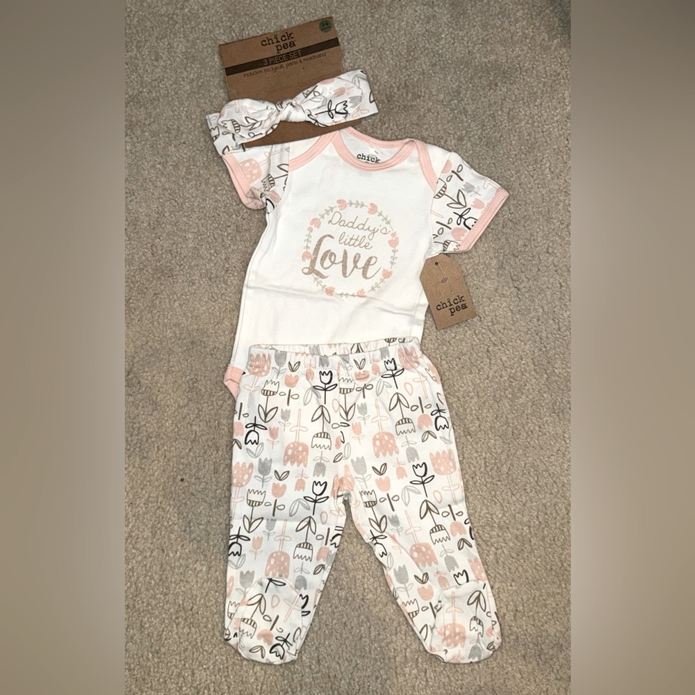NWT chick pea Kids 3 Piece Set - White and Pink
Size 3-6 months